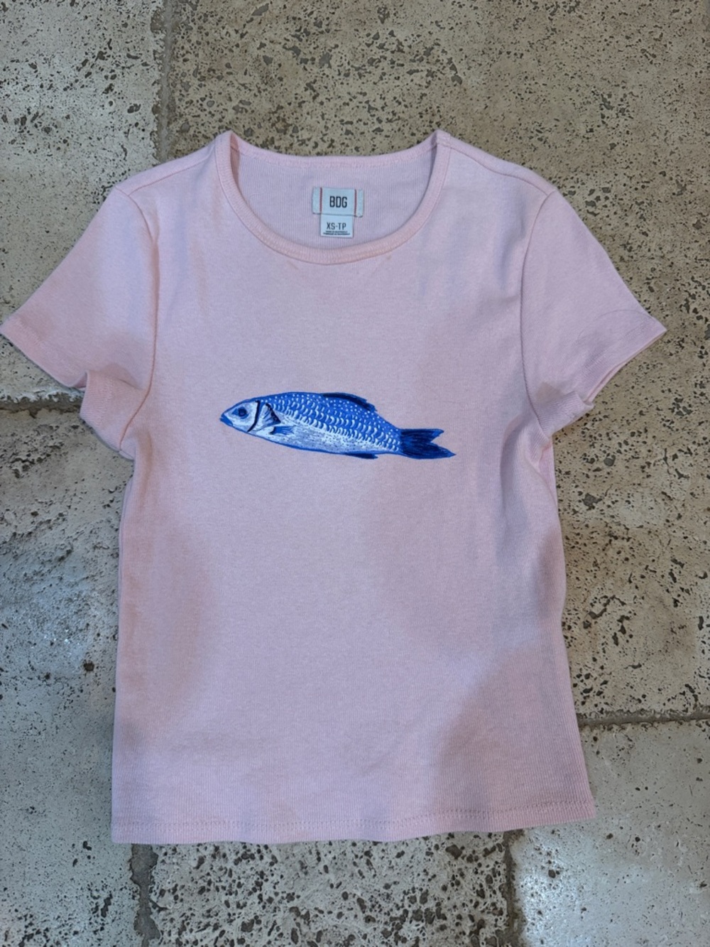 BDG Pink Tee with Blue Fish xsmall